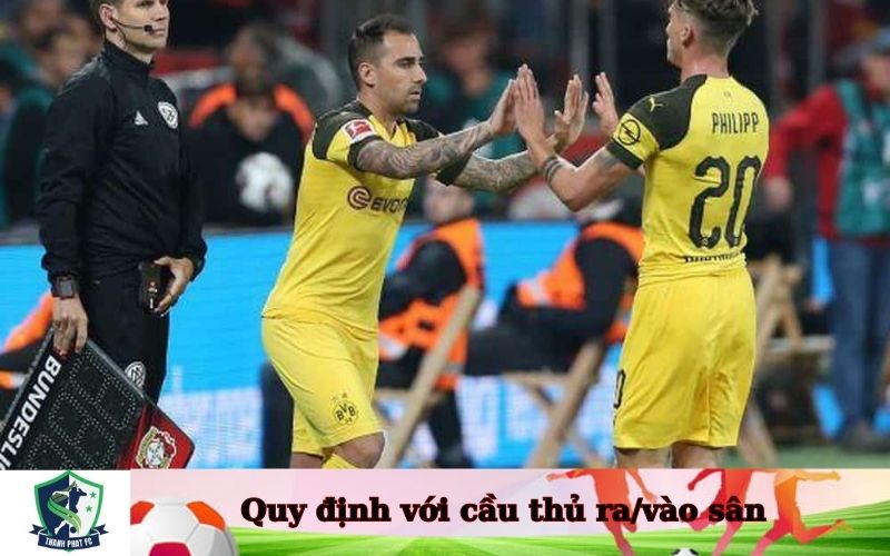 Quy định với cầu thủ ravào sân