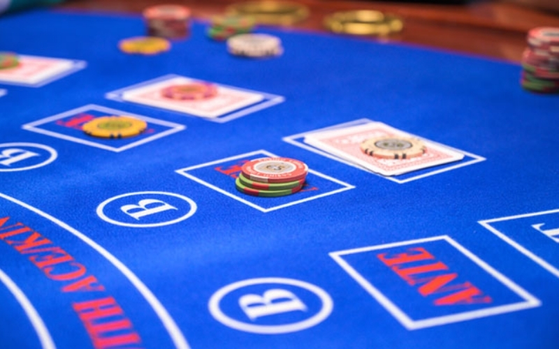 Caribbean Stud Poker là gì? Luật chơi và cách cược Jackpot lũy tiến.