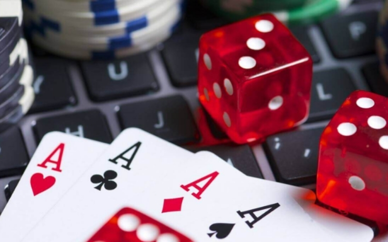 Liêng Online: Nghệ thuật "tâm lý chiến" và cách dọa đối thủ bỏ bài dù bạn bài thấp.