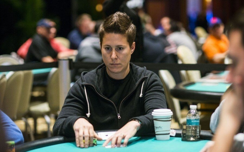 Phong cách chơi và chiến lược