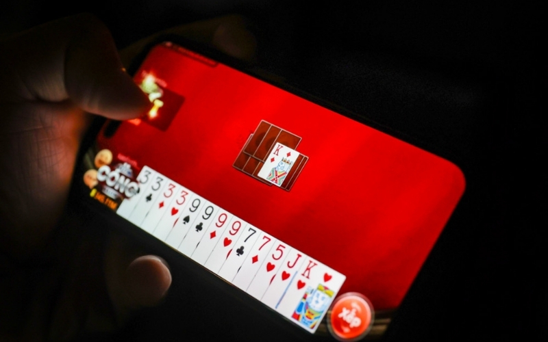 Cách chơi bài trên điện thoại giúp giải tỏa căng thẳng