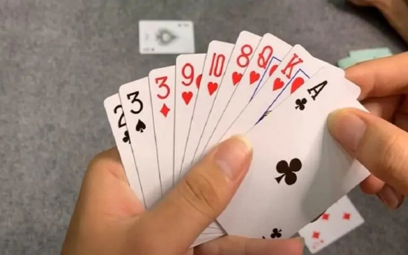 Bỏ túi ngay mẹo về nhất khi bài xấu để lật ngược thế cờ ngoạn mục