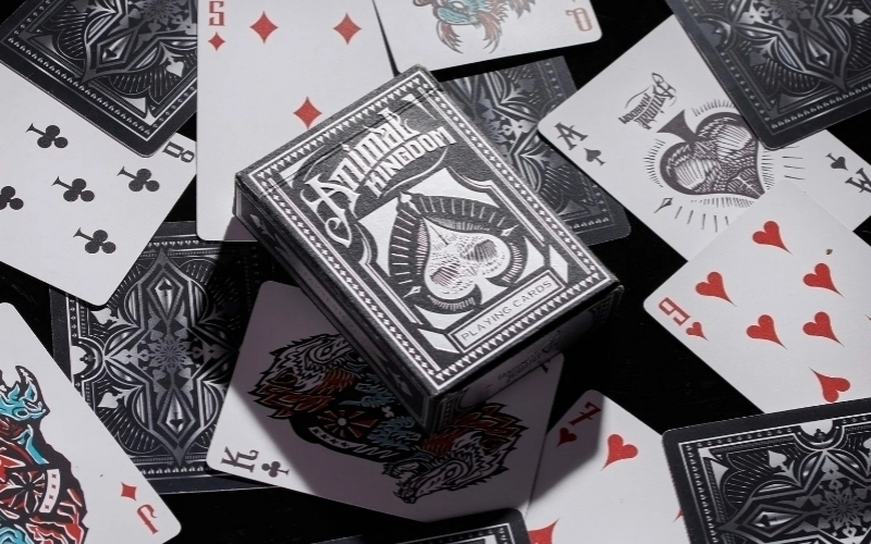 Cách bảo quản những bộ bài sưu tầm không bị hư hại